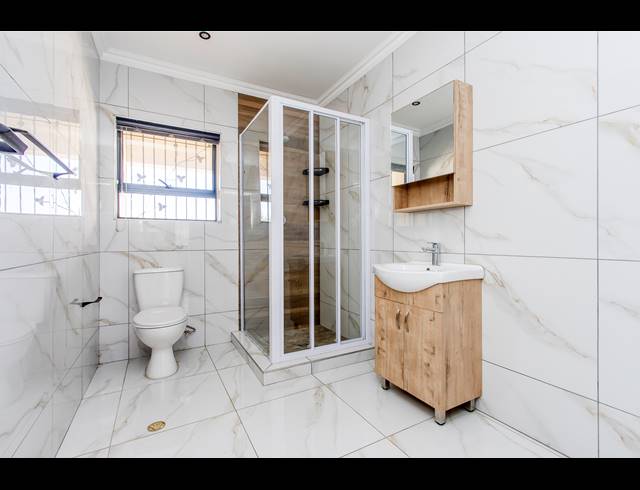 2 BEDROOM FREESTANDING TO LET IN MARLBORO GARDENS